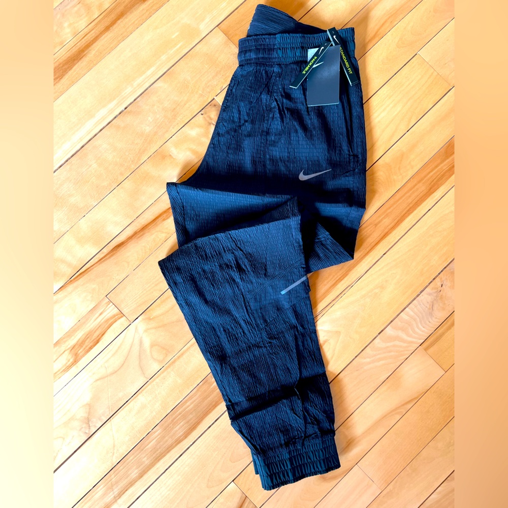 🏃‍♀️NIKE Running 🏃‍♀️Division Crinkle Jogger NWT